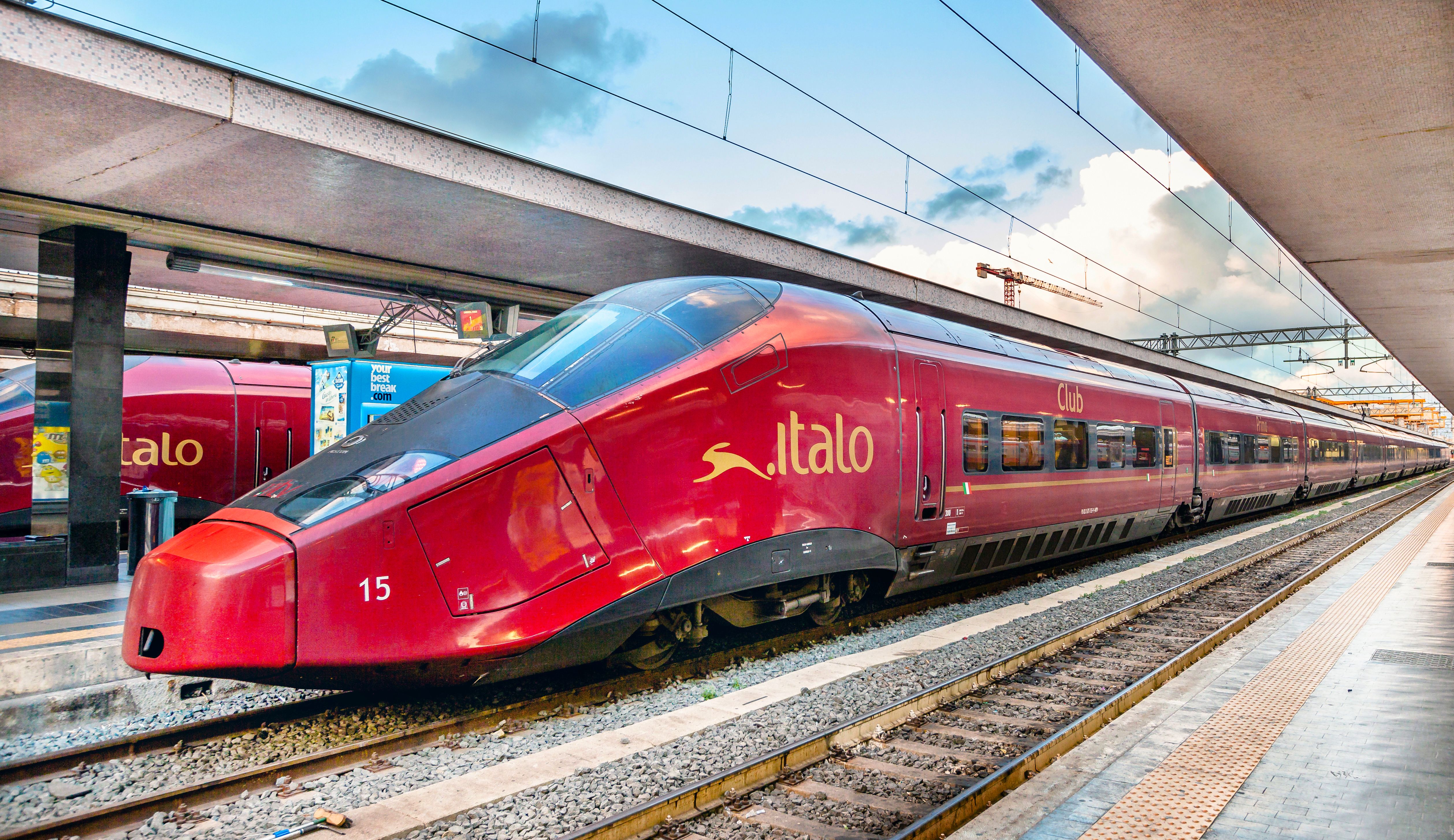 Bahnreise, Eisenbahnreise, Zugreise, First Class Reise, Neapel | IGE - IGE Erlebnisreisen | (c) Bennymarty | Dreamstime.com