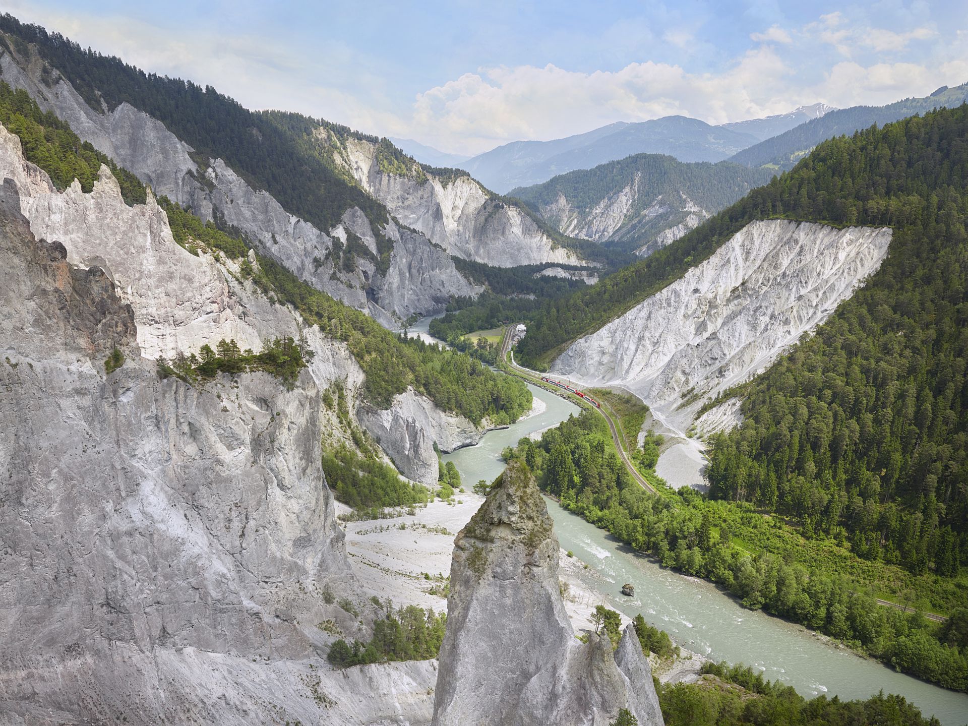 Glacier Express in der Rheinschlucht - IGE Erlebnisreisen | (c) Gex AG, Stefan Schlumpf