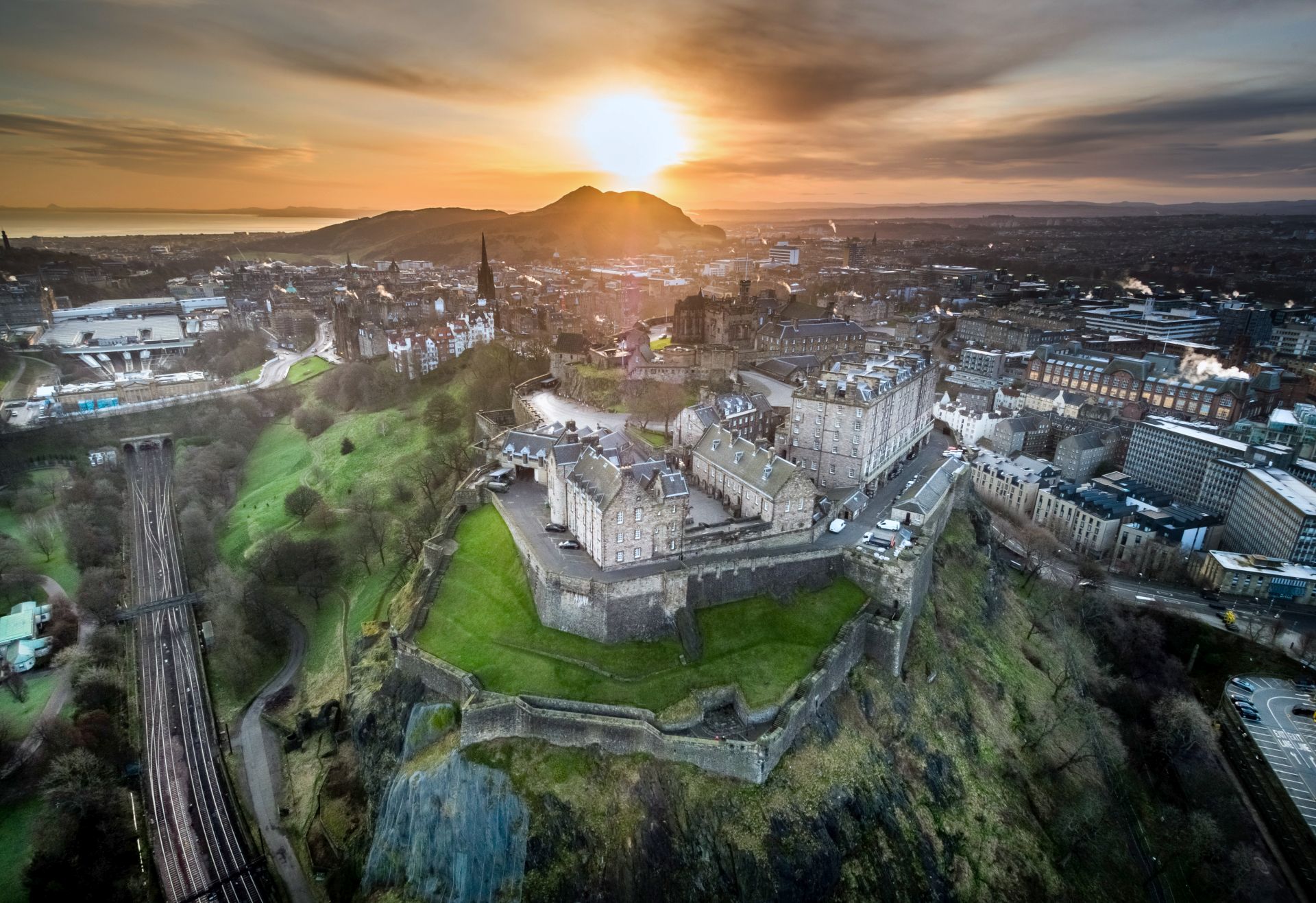 Aerial photographs of Edinburgh Castle. Sunny winter morning photographs of Edinburgh Castle. Sunny winter morning photographs of Edinburgh Castle. HDR composed images. Sunny winter morning - IGE Erlebnisreisen | Historic Environment Scotland