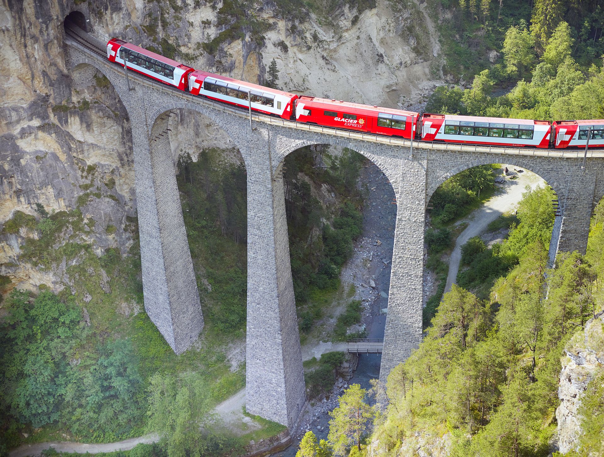 Glacier Express auf dem weltbekannten Landwasserviadukt - IGE Erlebnisreisen | (c) Gex AG, Stefan Schlumpf