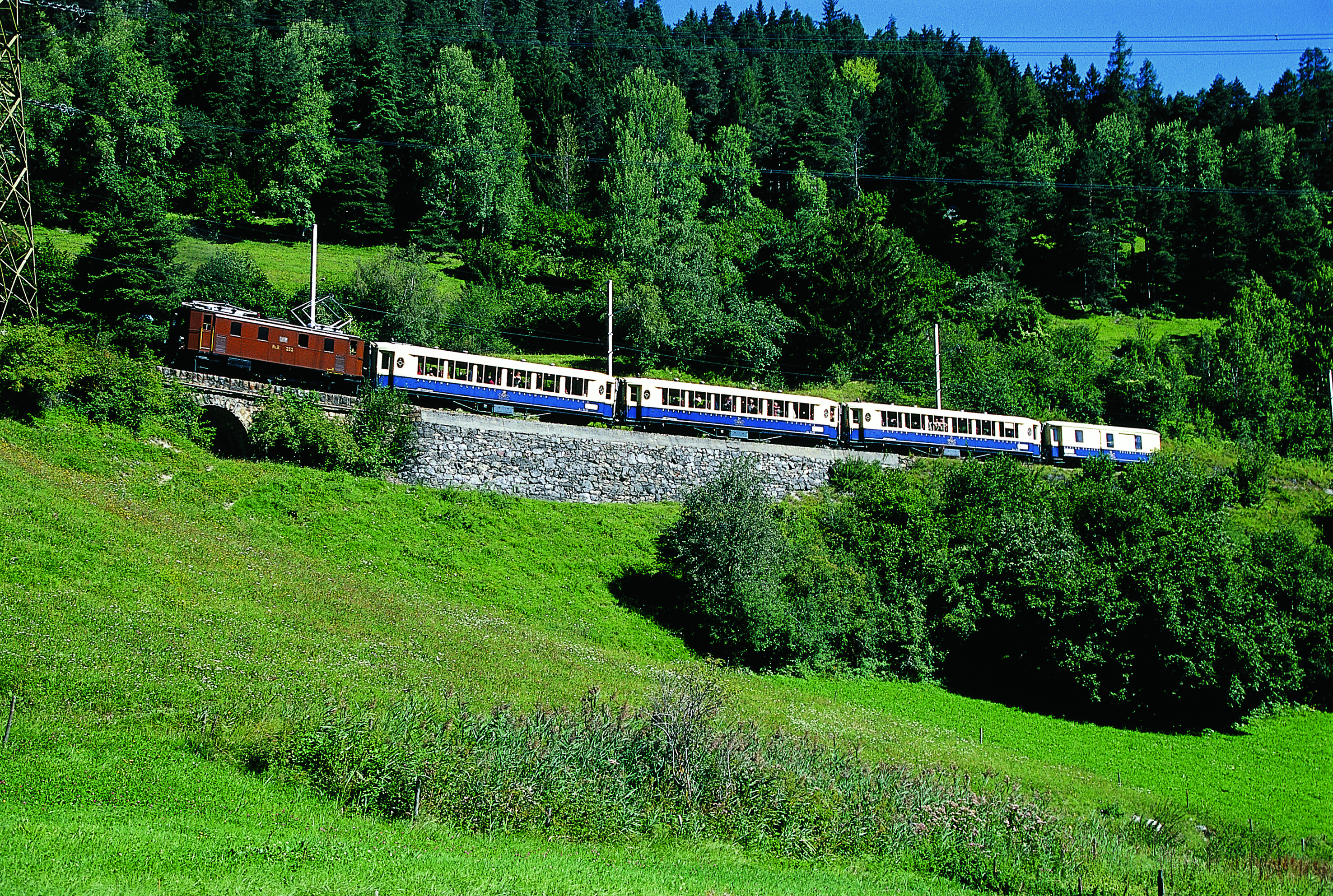 Alpine Classic Pullman Express, oberhalb Alvaneu, Albulatal - IGE Erlebnisreisen