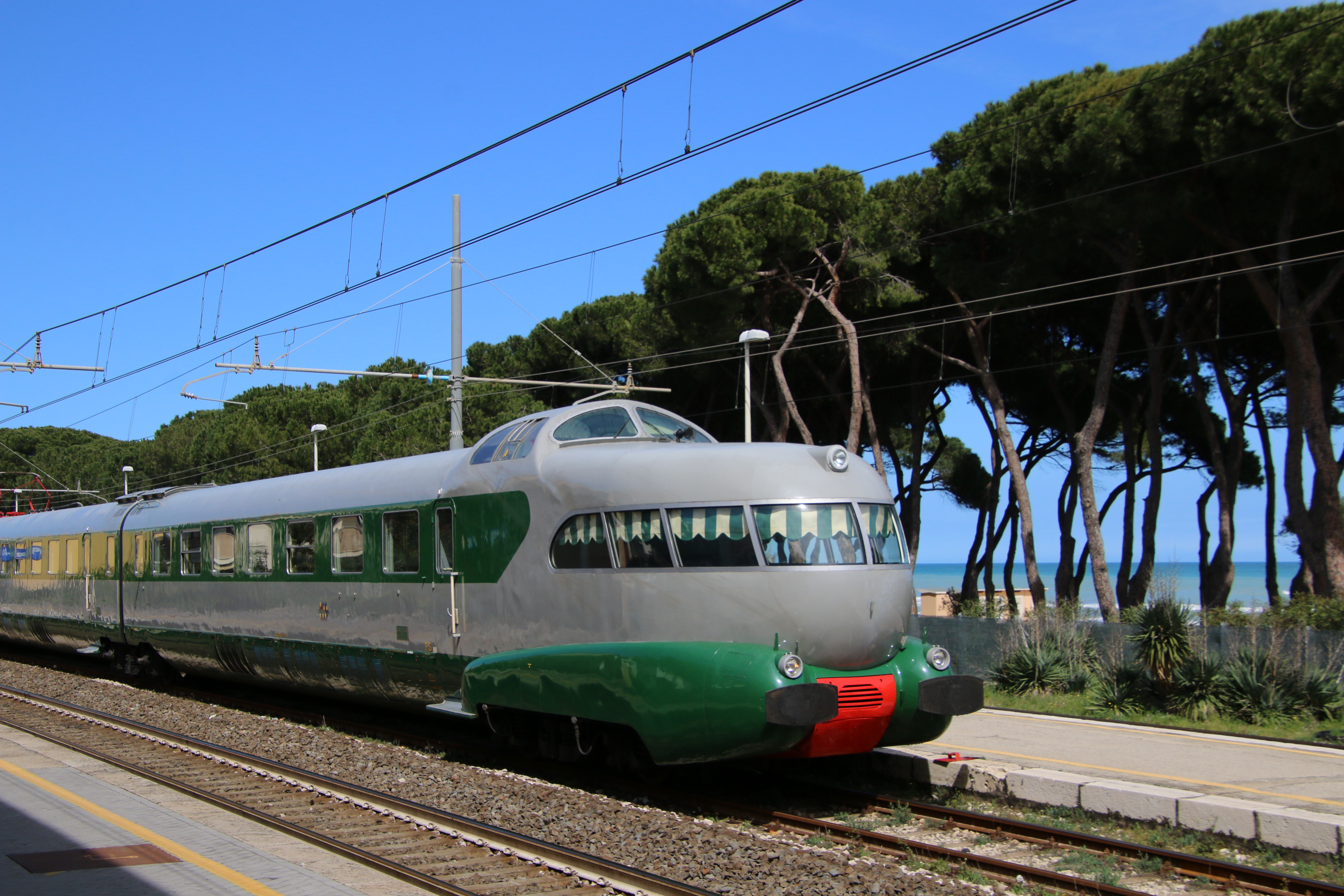 Bella-Italia-Express, Mailand, Milano, Rom, Roma, Florenz, Firenze, Pisa, Schnelltriebswagen, ETR 252, Sonderzugreise, Eisenbahnreise, Zugreise, Bahnreise, Sonderzug-Reise, Arlecchino | IGE - IGE Erlebnisreisen | 