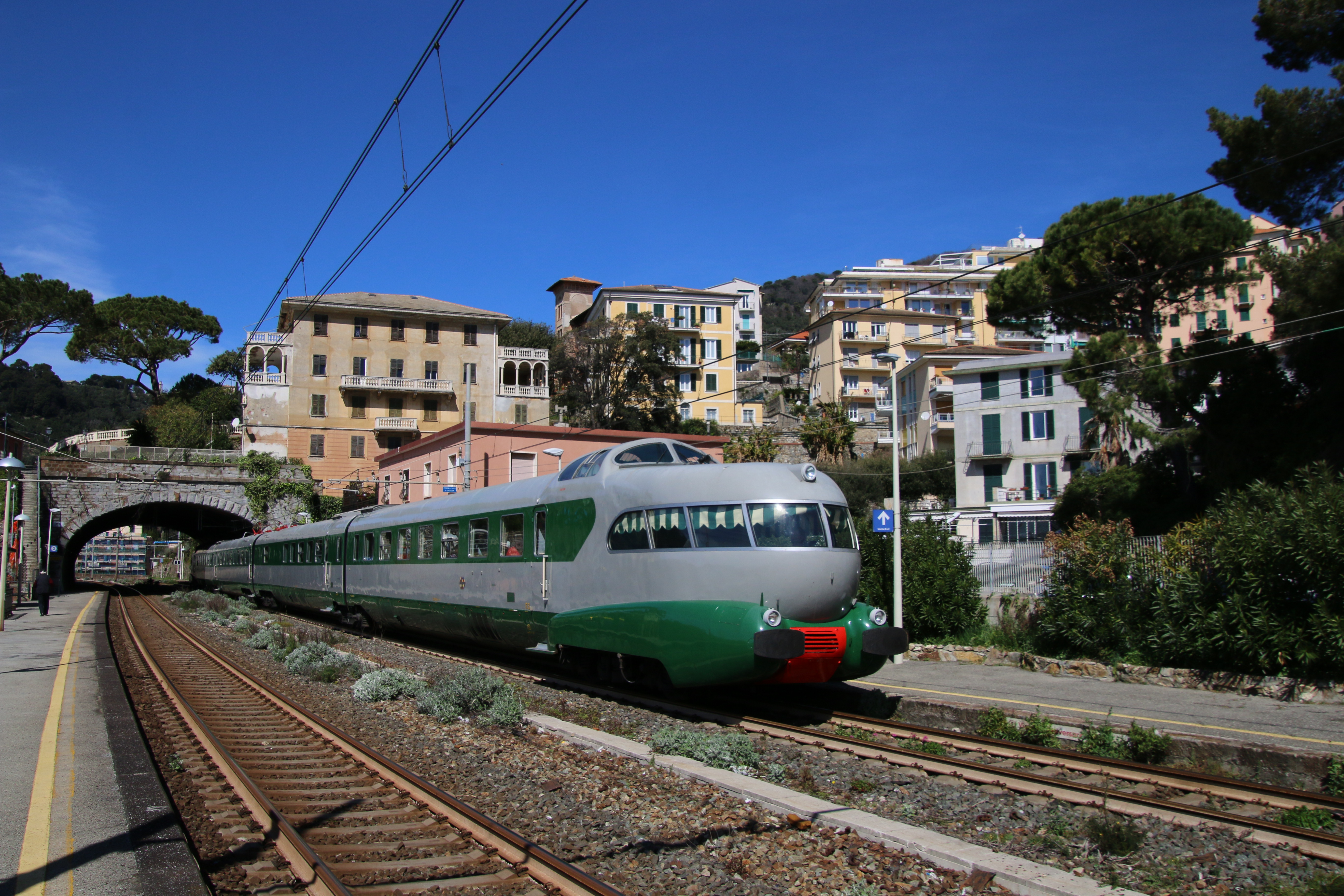 Bella-Italia-Express, Mailand, Milano, Rom, Roma, Florenz, Firenze, Pisa, Schnelltriebswagen, ETR 252, Sonderzugreise, Eisenbahnreise, Zugreise, Bahnreise, Sonderzug-Reise, Arlecchino | IGE - IGE Erlebnisreisen | 