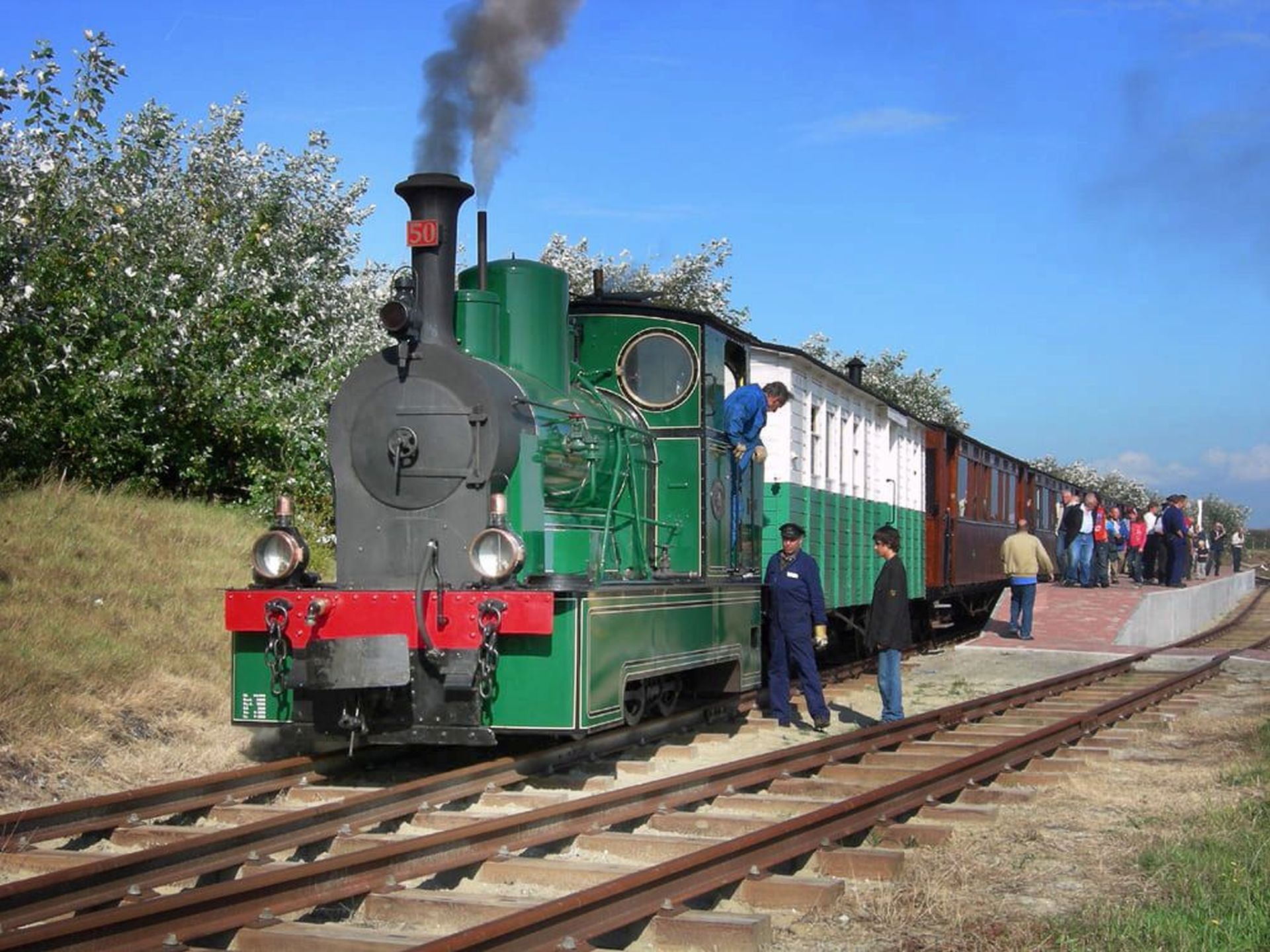 Nostalgische Schienenkreuzfahrt mit dem Triebwagen Jaap. Auergewhnlichen Dampf-Museumszgen sowie das Dampffestival Terug naar Toen  Zurck nach Damals IGE. Triebwagensonderfahrt, Bahnreise, Zugreise, Eisenbahnreise | IGE - IGE Erlebnisreisen | 